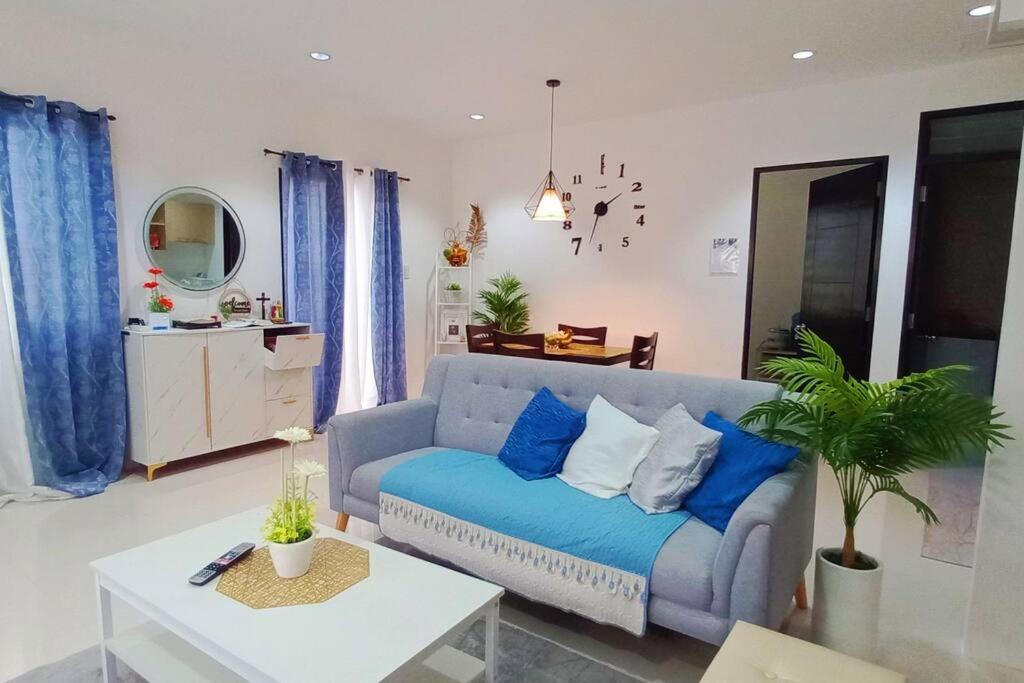 Duplex House For Rent With 3 Bedrooms Good For 6 Minglanilla Exterior photo