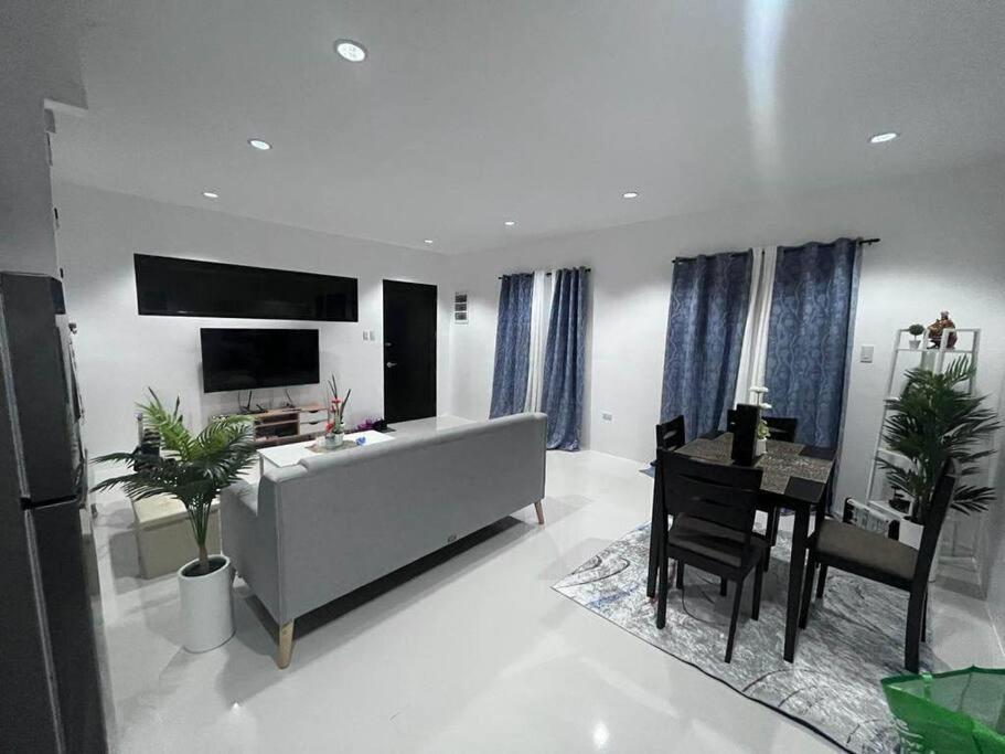 Duplex House For Rent With 3 Bedrooms Good For 6 Minglanilla Exterior photo